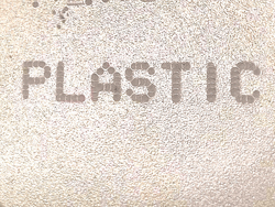 ドット文字をプラスチックに刻印